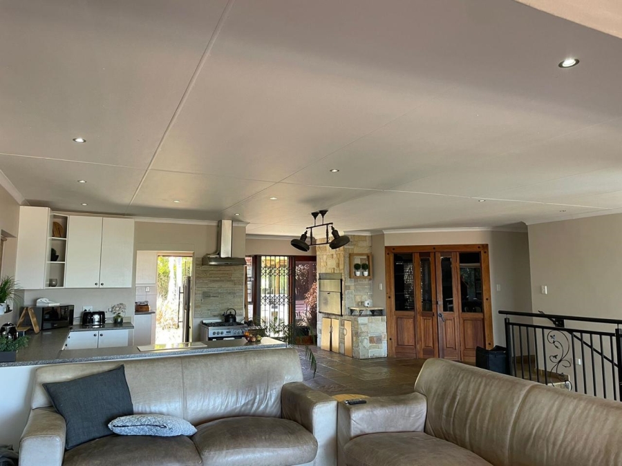 5 Bedroom Property for Sale in Hartenbos Heuwels Western Cape